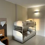 מלון La 4*